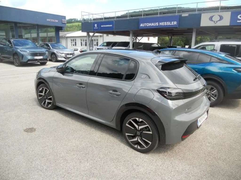 Peugeot e-208