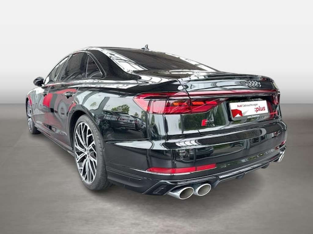 Audi S8