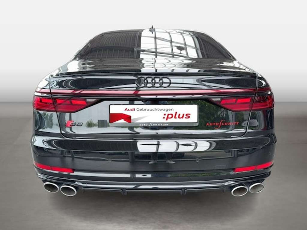 Audi S8