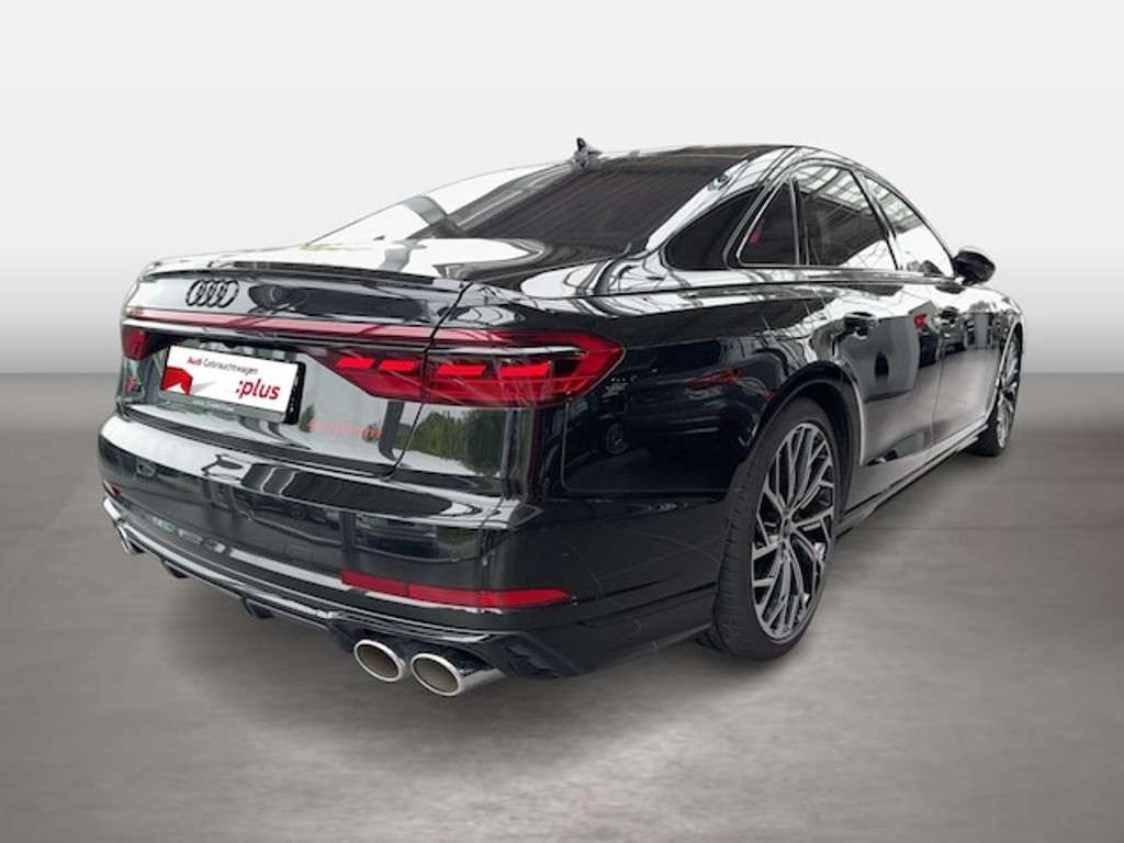 Audi S8