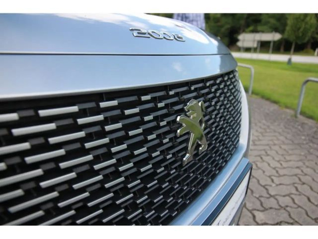 Peugeot e-2008