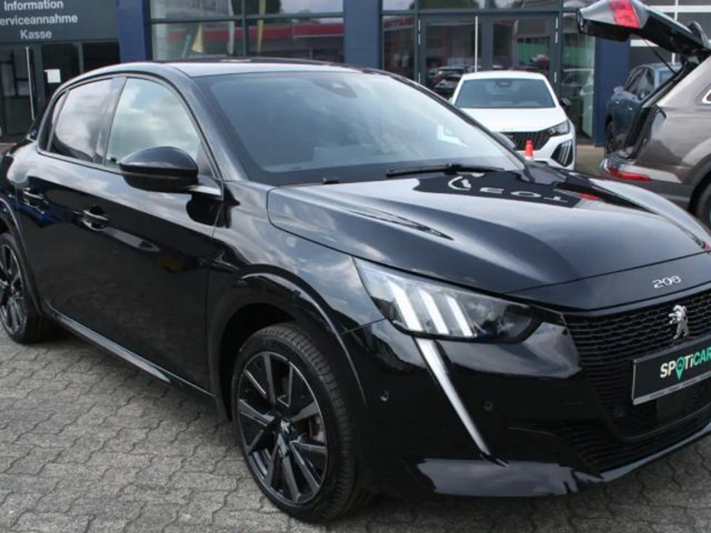 Peugeot e-208