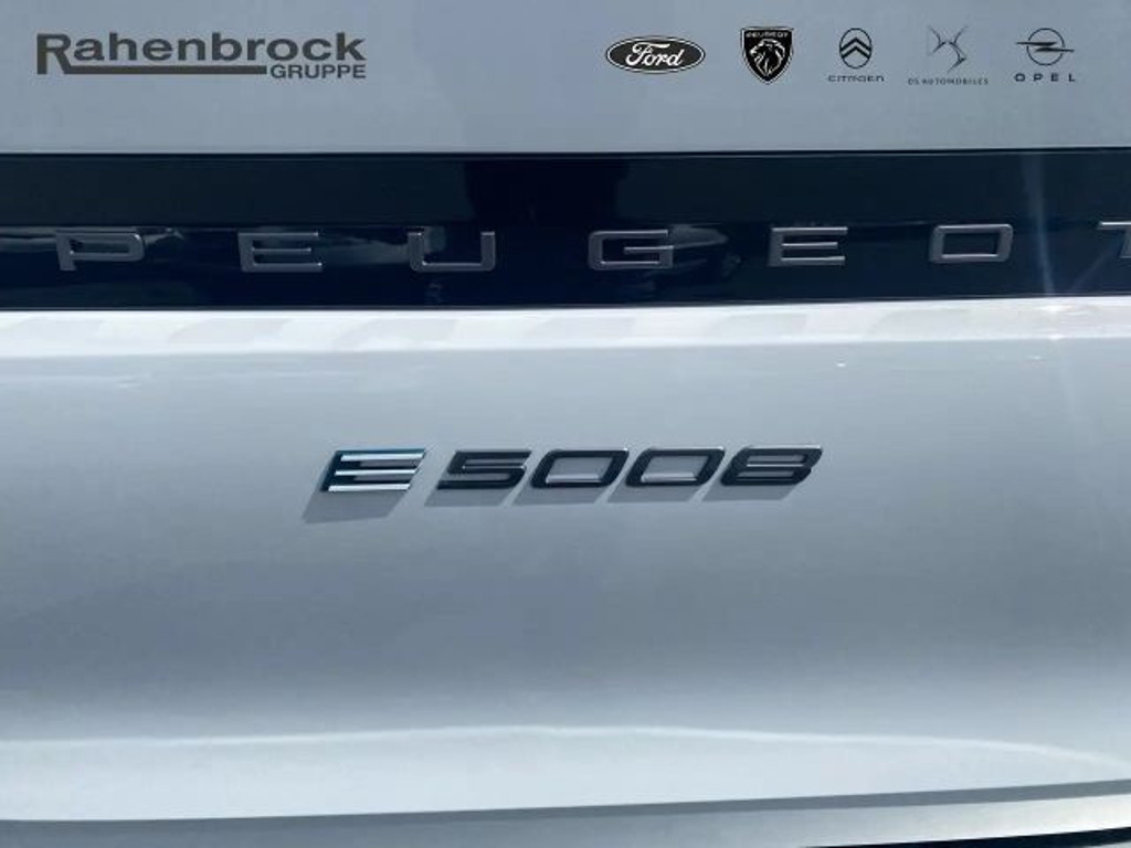 Peugeot E-5008