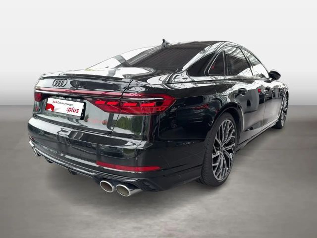 Audi S8