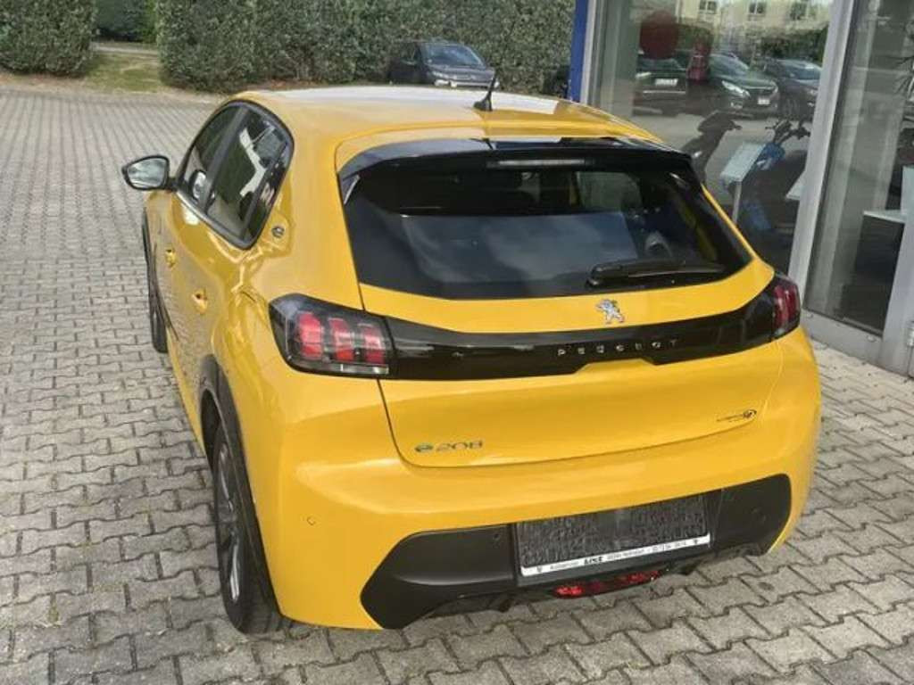Peugeot e-208