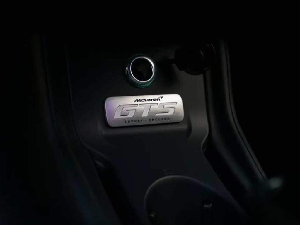 McLaren GT