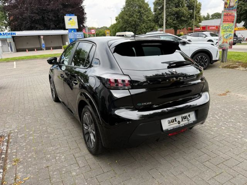 Peugeot e-208