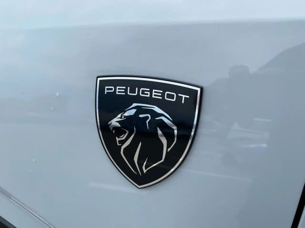 Peugeot E-5008