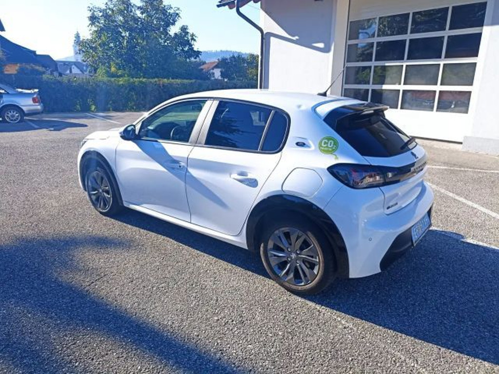 Peugeot e-208