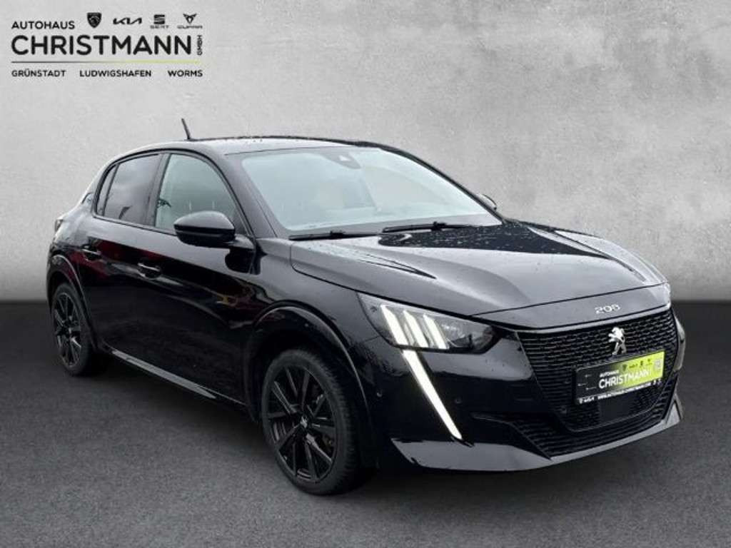 Peugeot e-208