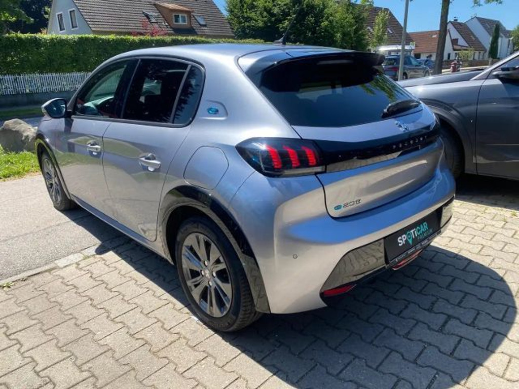 Peugeot e-208