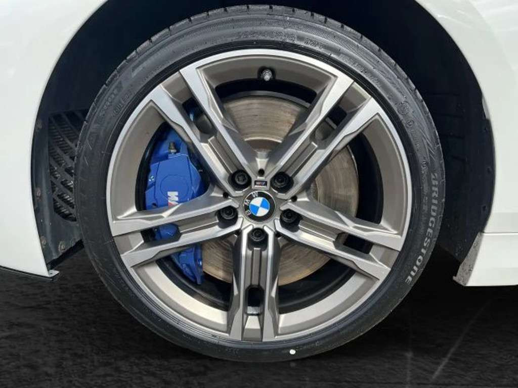 BMW M140i