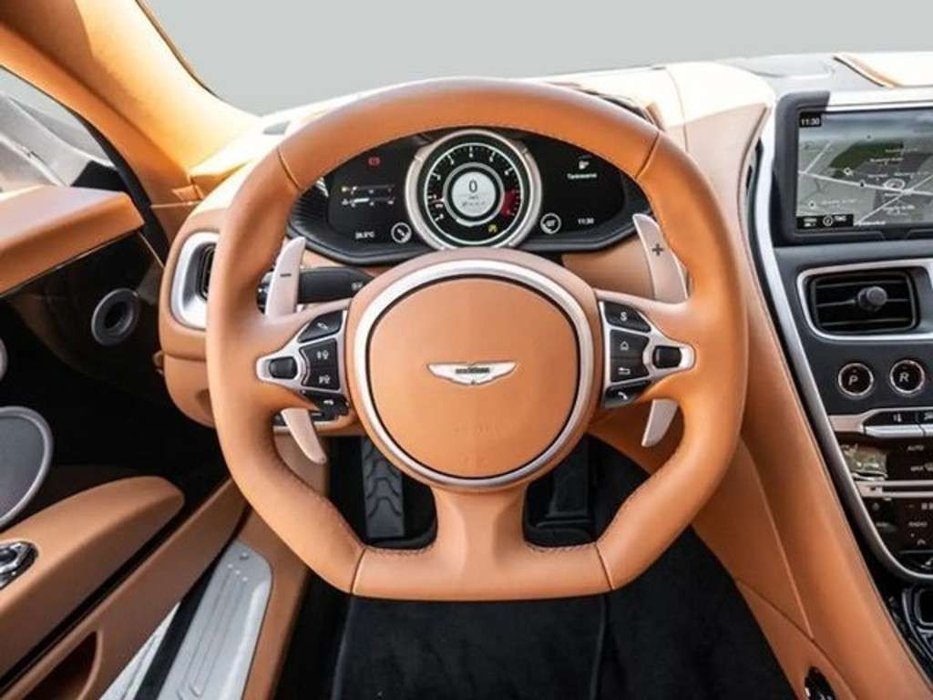 Aston Martin DB11