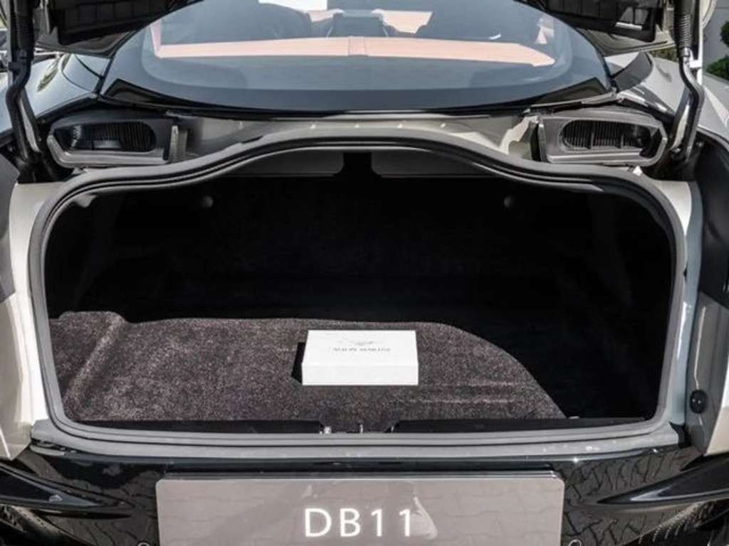 Aston Martin DB11