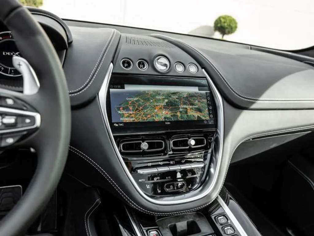 Aston Martin DBX
