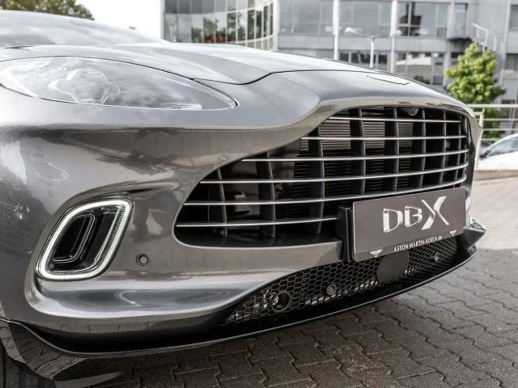 Aston Martin DBX