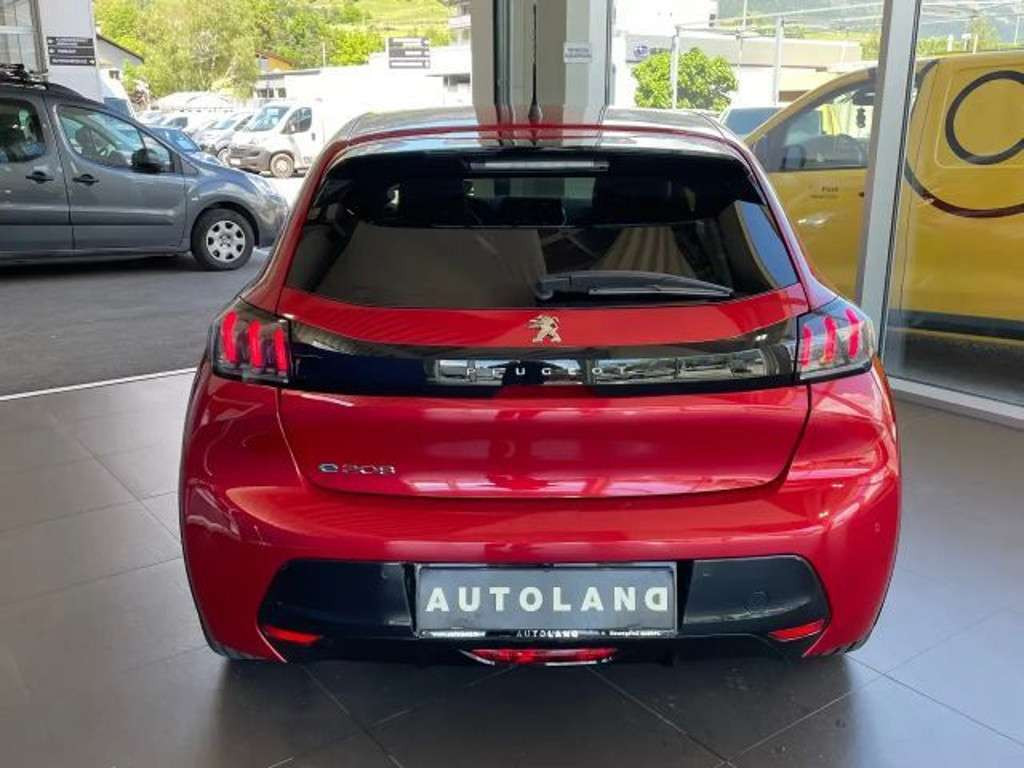 Peugeot e-208