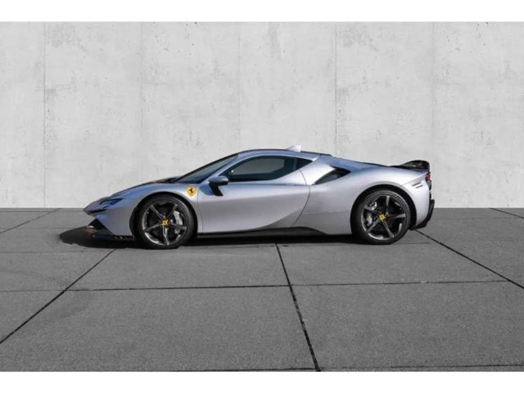 Ferrari SF90