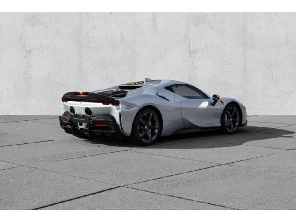 Ferrari SF90