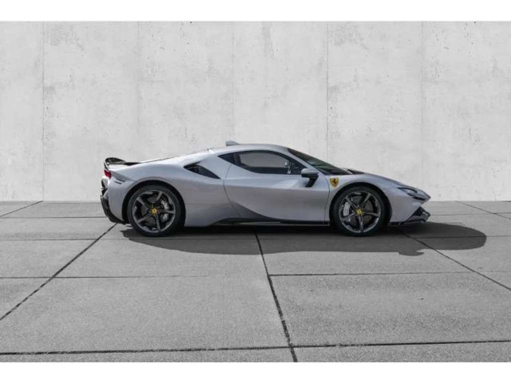 Ferrari SF90