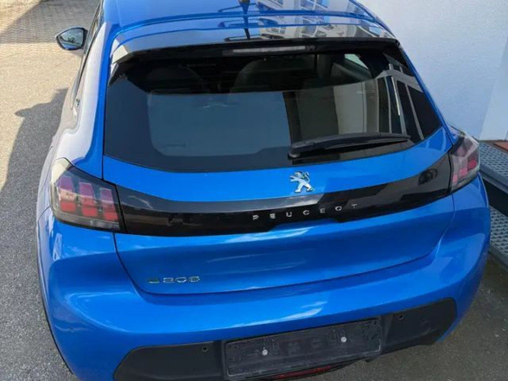 Peugeot e-208