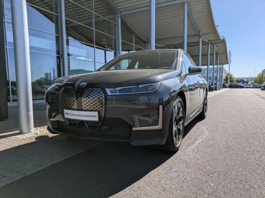 BMW iX