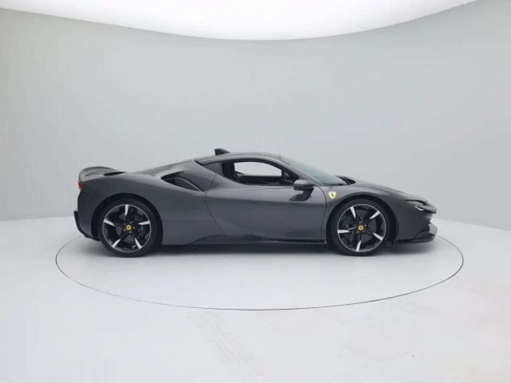 Ferrari SF90