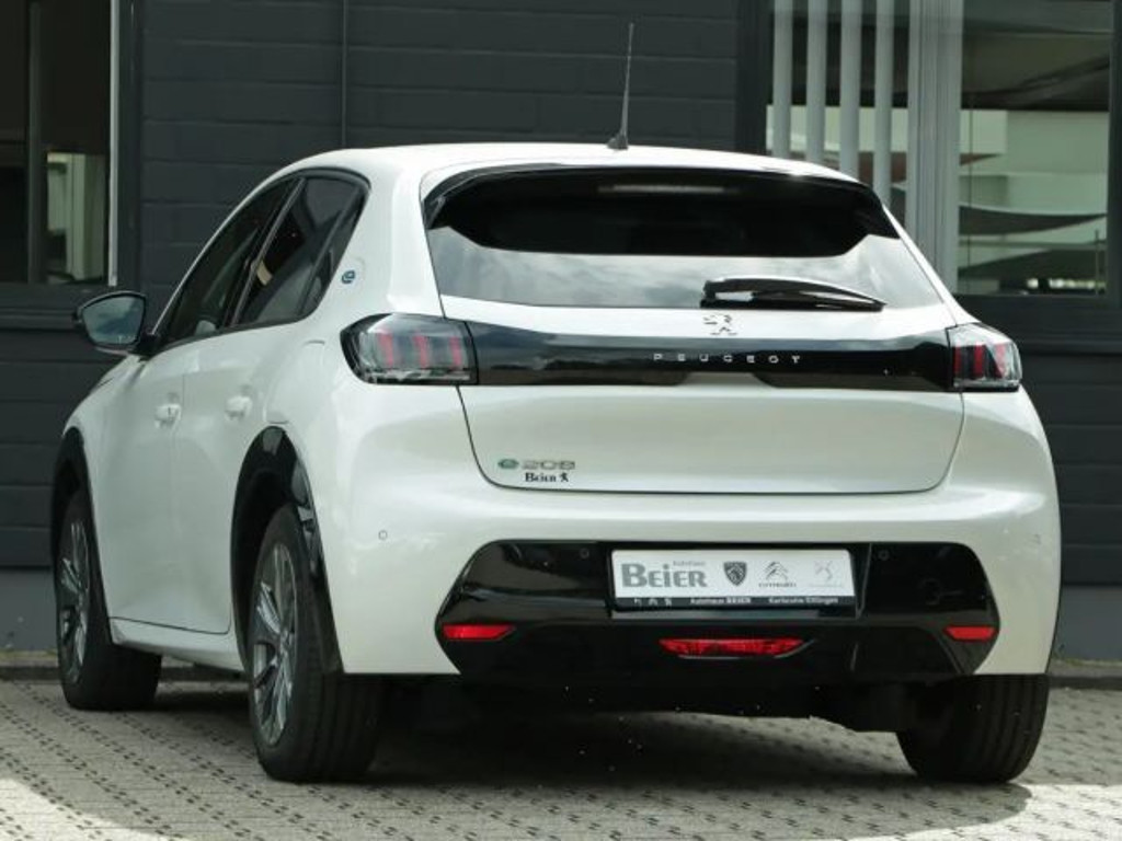 Peugeot e-208