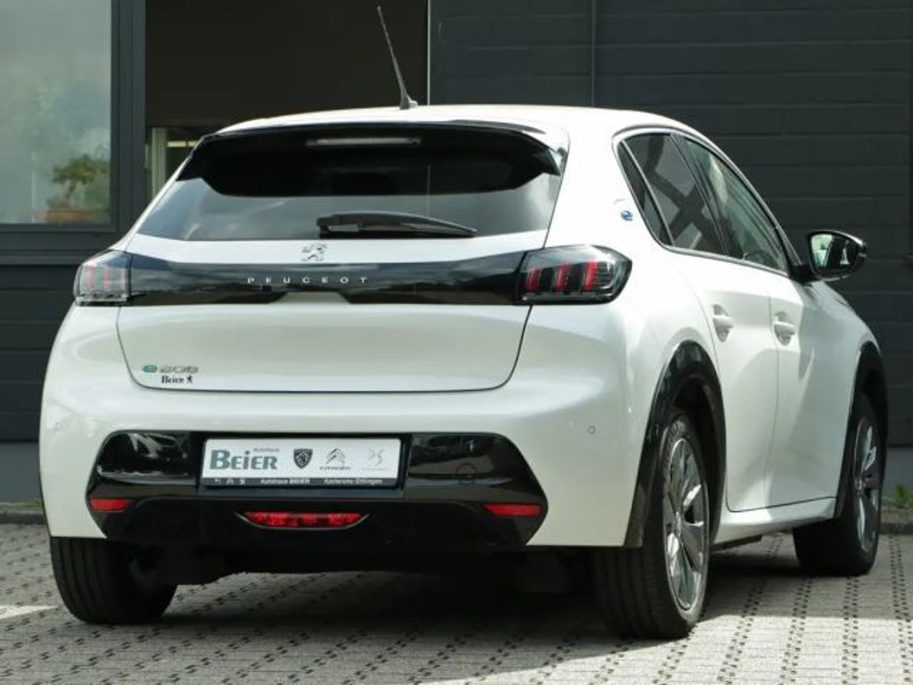 Peugeot e-208