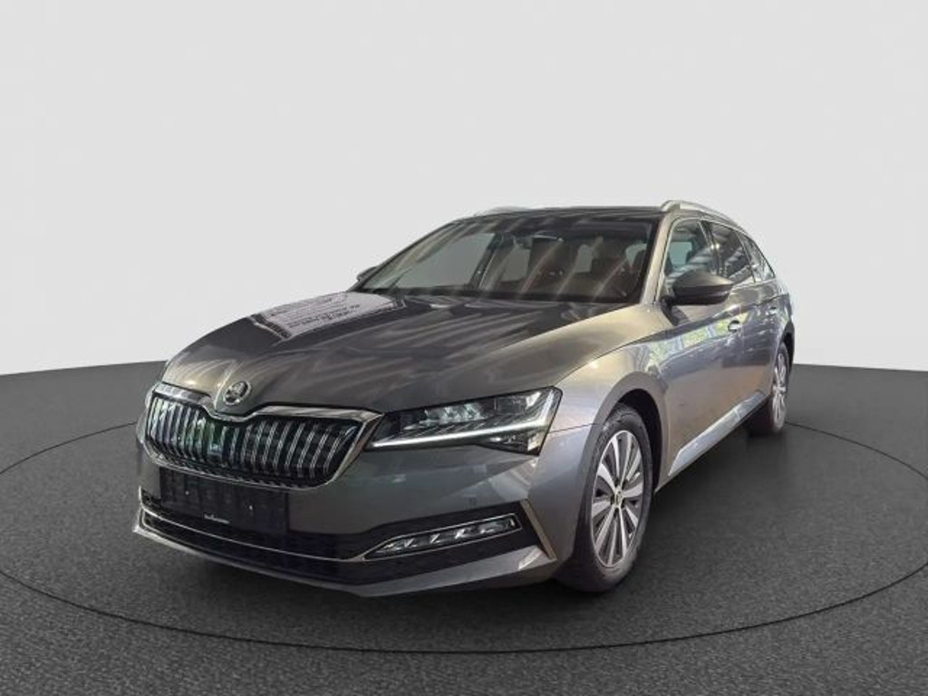 Skoda Superb 2023 Hybride Benzine