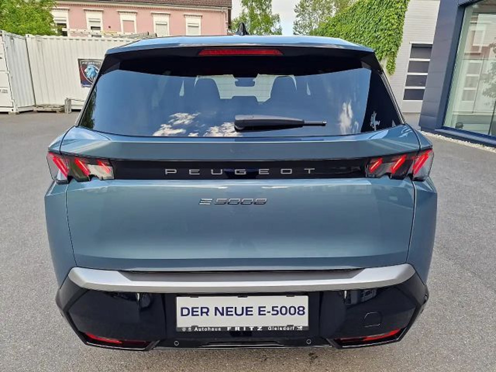 Peugeot E-5008