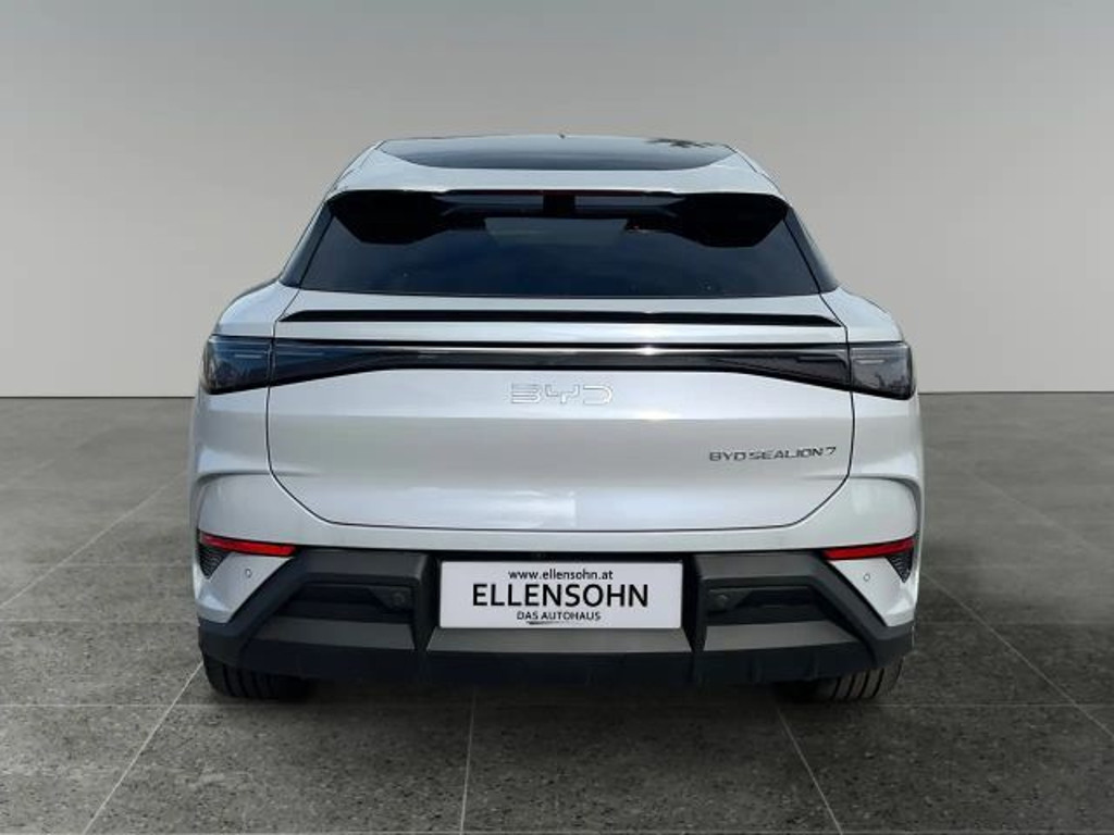 BYD Sealion 7
