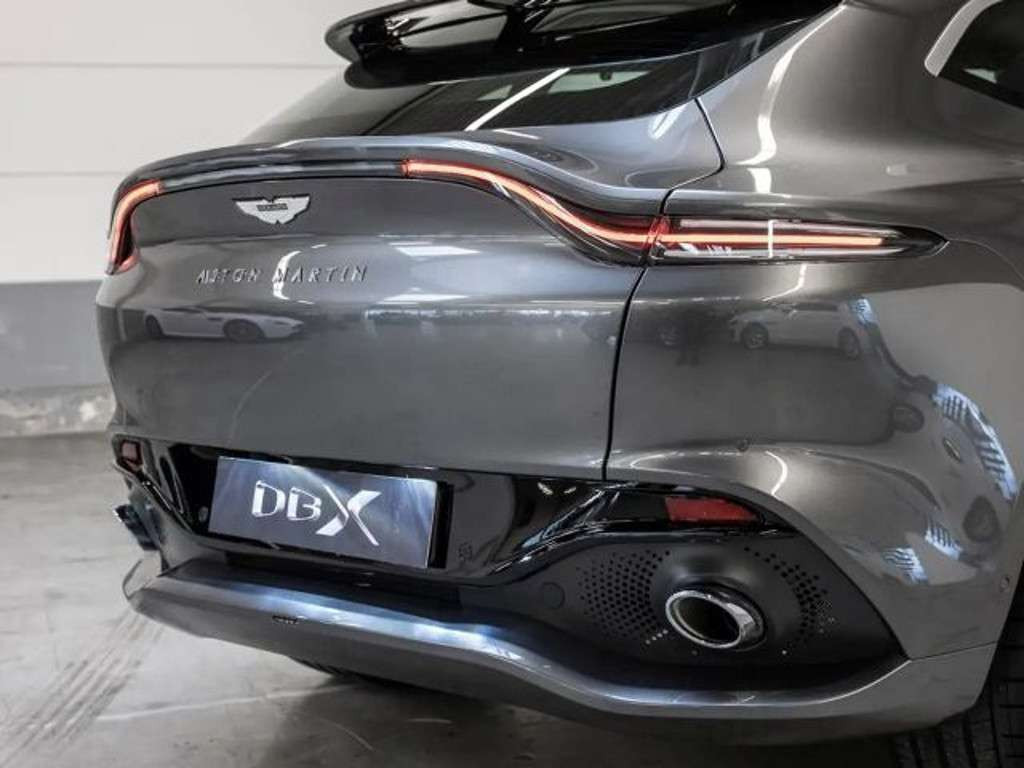 Aston Martin DBX