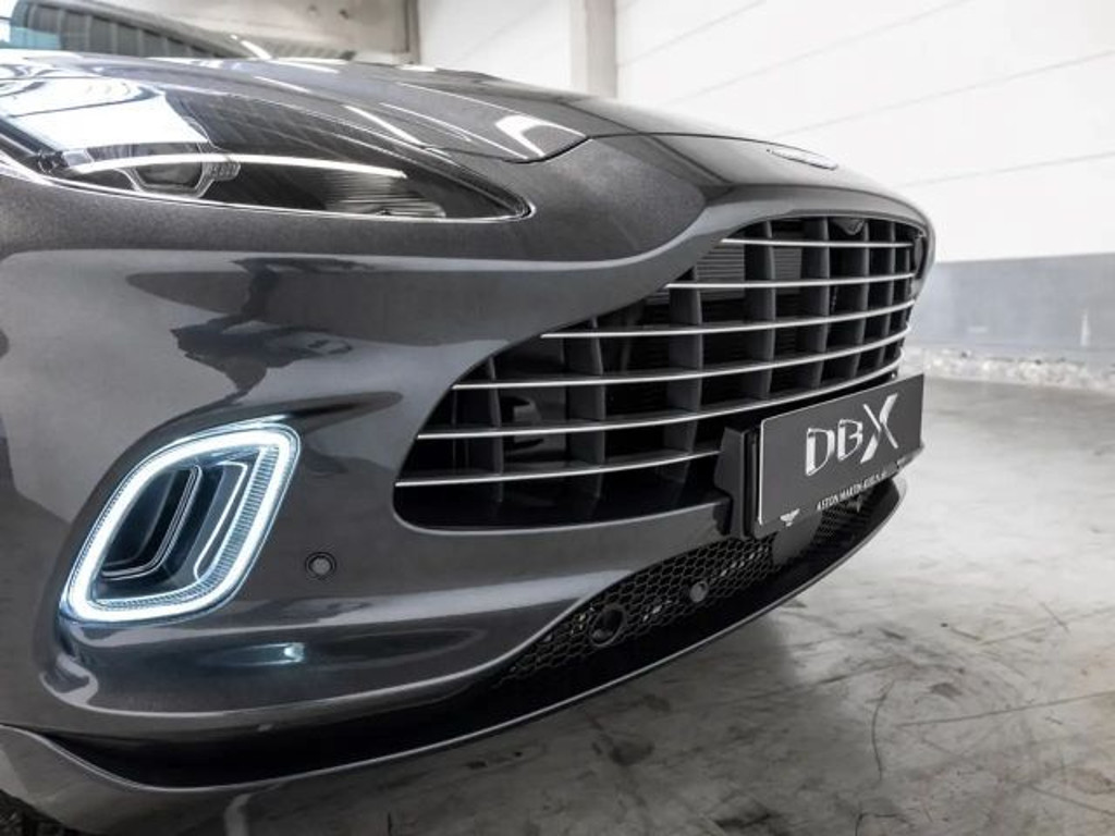 Aston Martin DBX