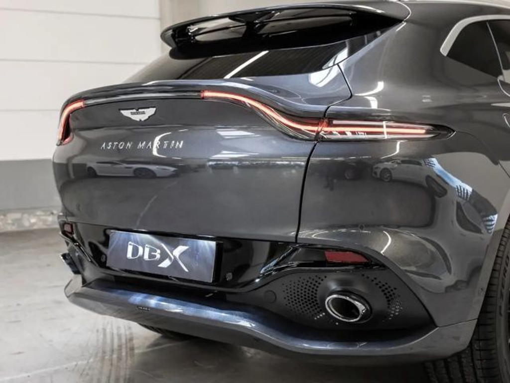 Aston Martin DBX