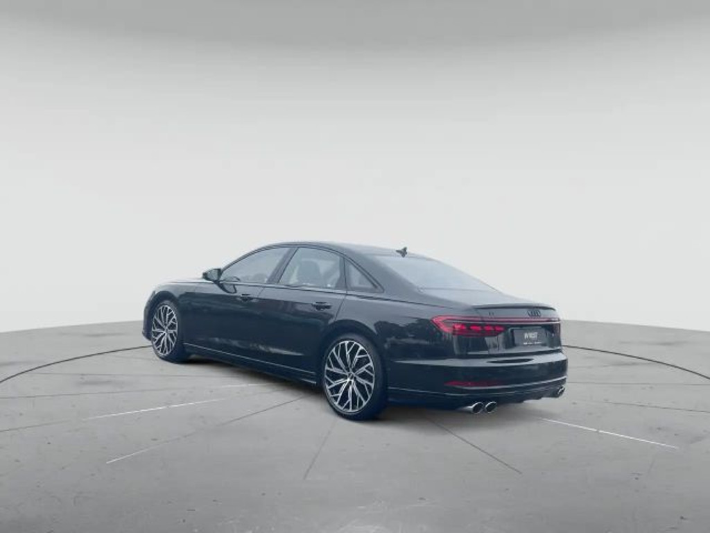 Audi S8