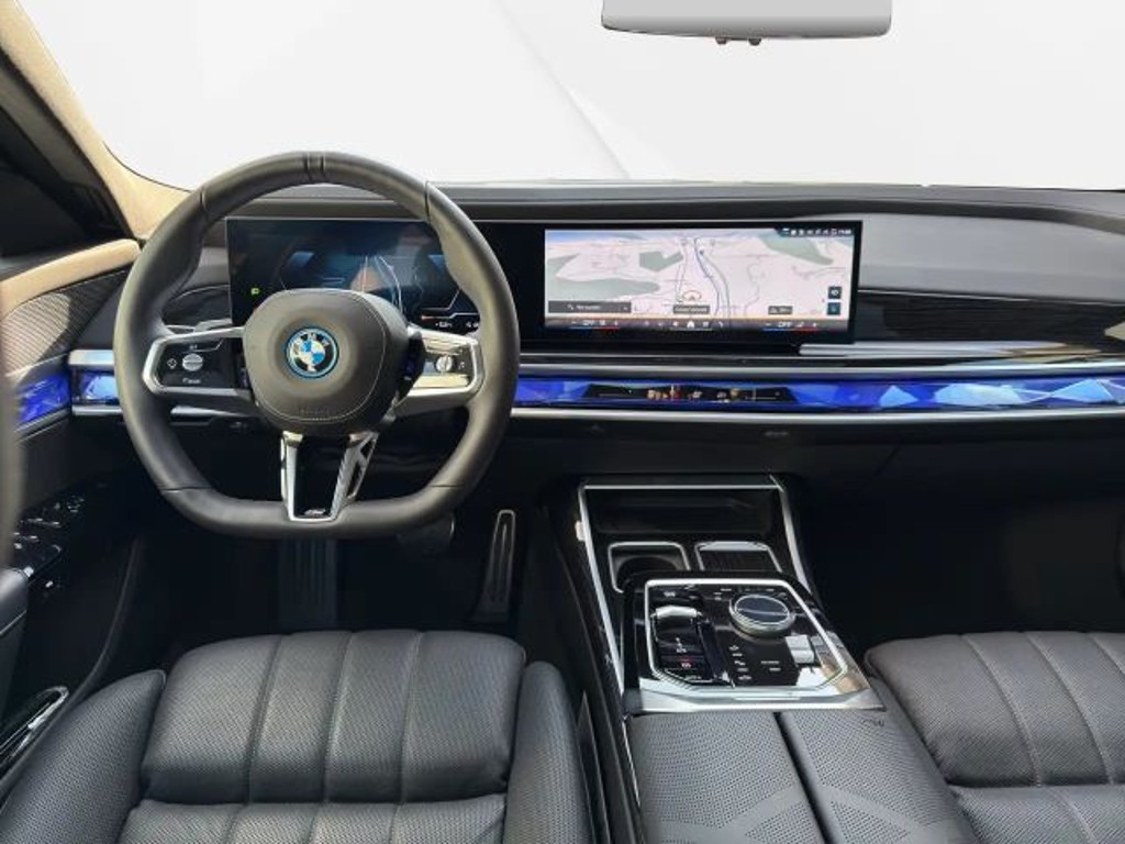 BMW i7