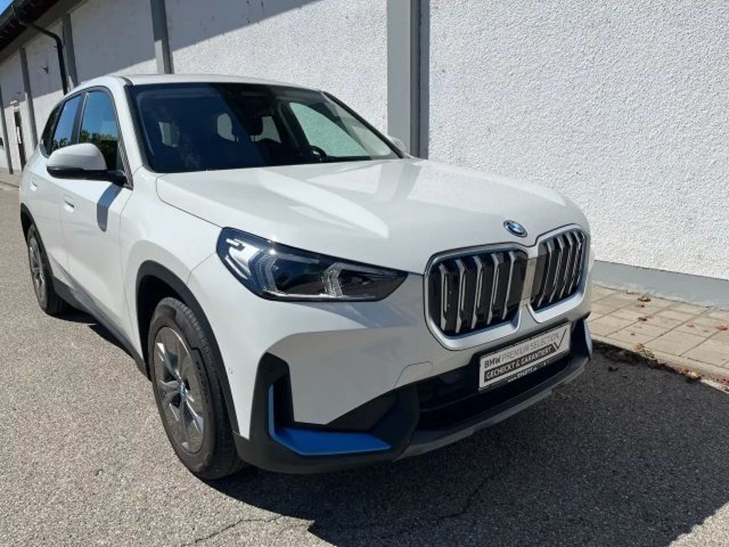BMW iX1