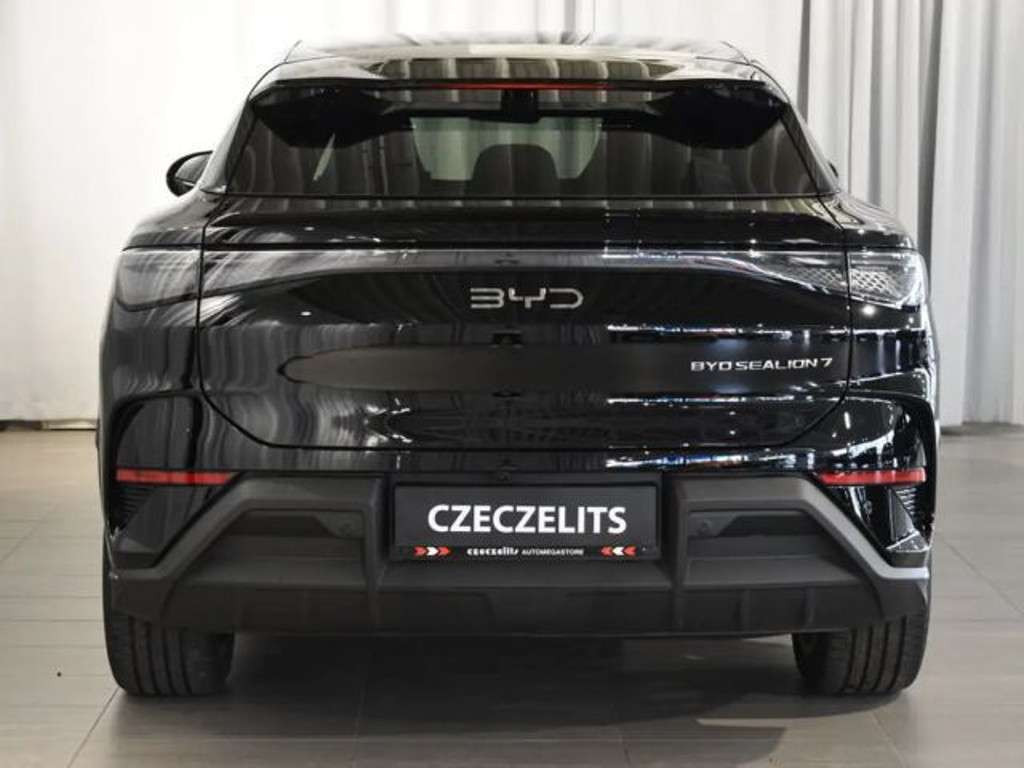 BYD Sealion 7