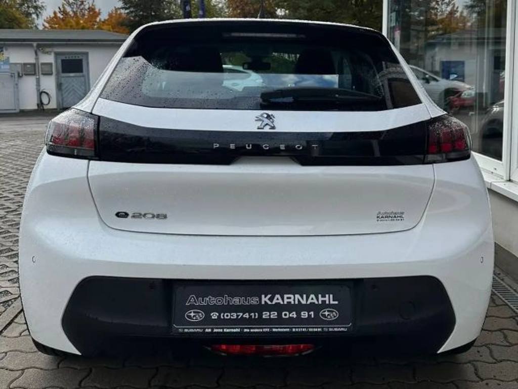 Peugeot e-208
