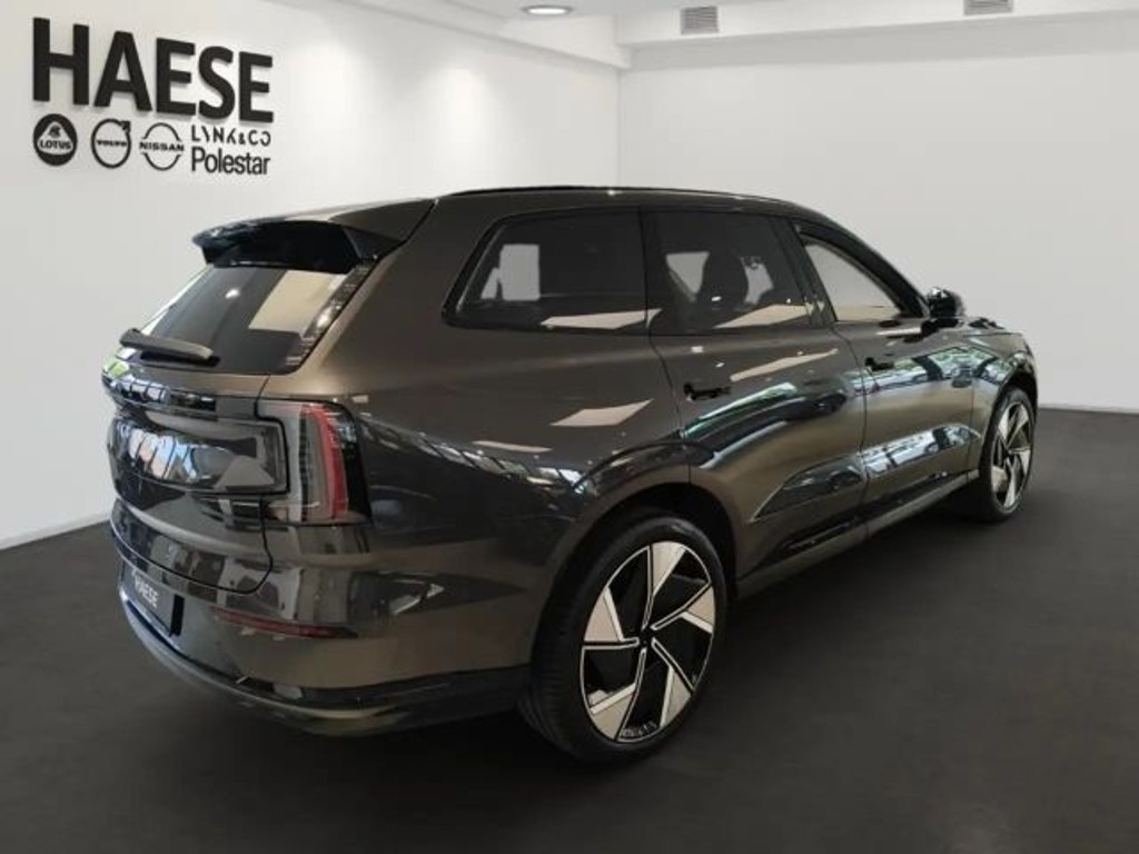 Volvo EX90