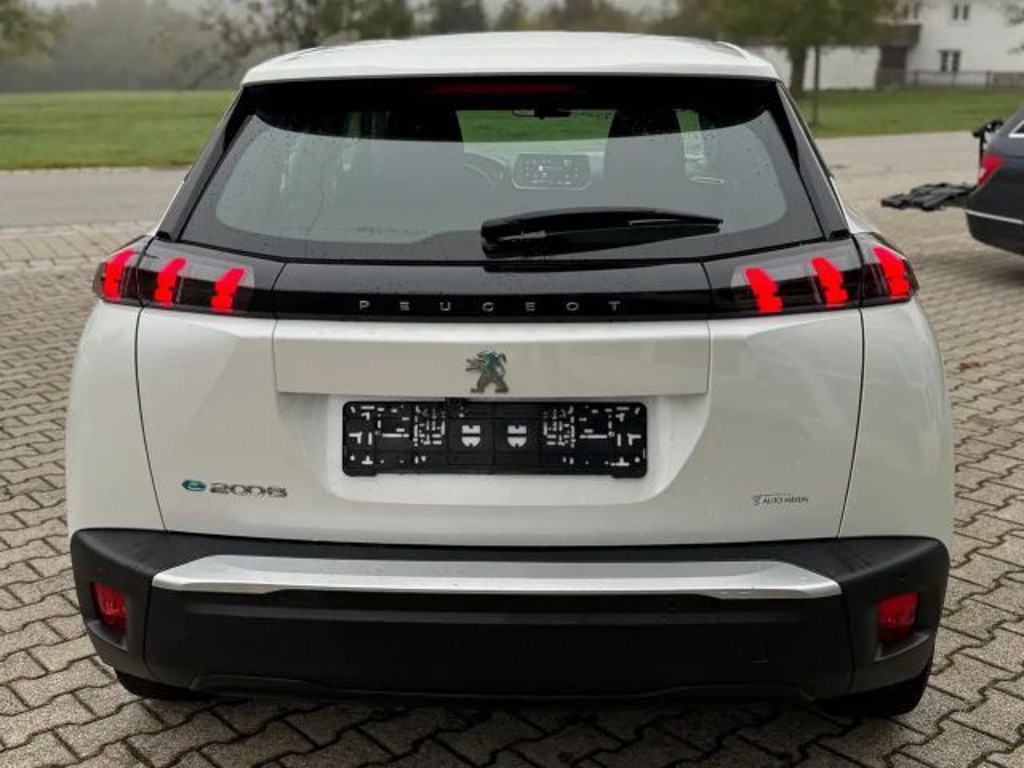 Peugeot e-2008
