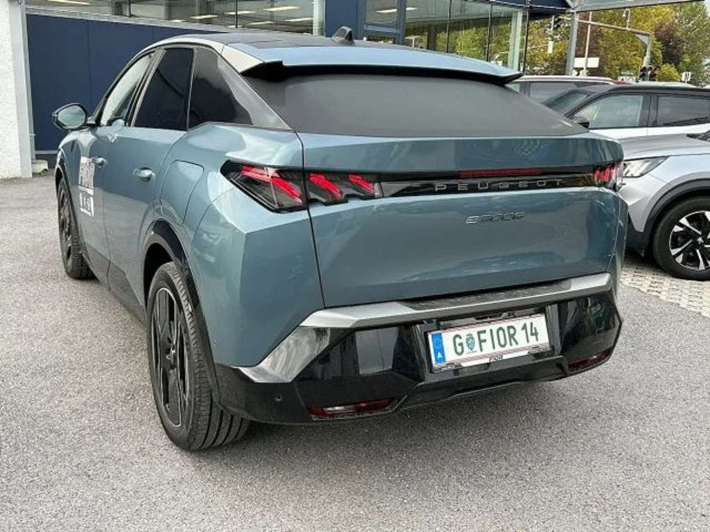 Peugeot E-3008