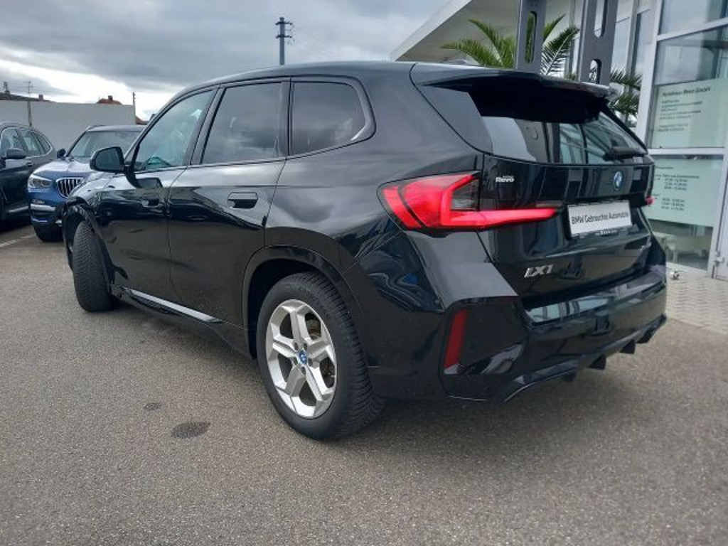 BMW iX1
