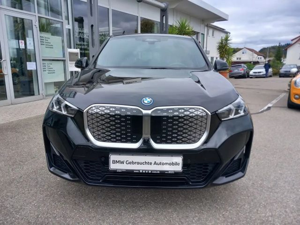 BMW iX1