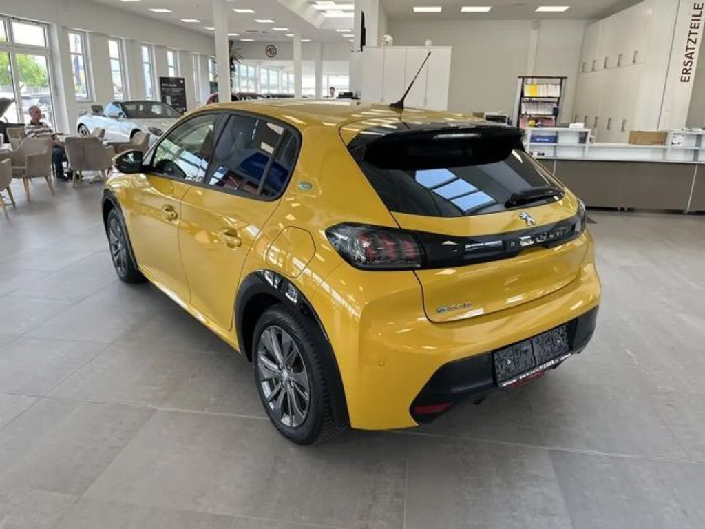 Peugeot e-208