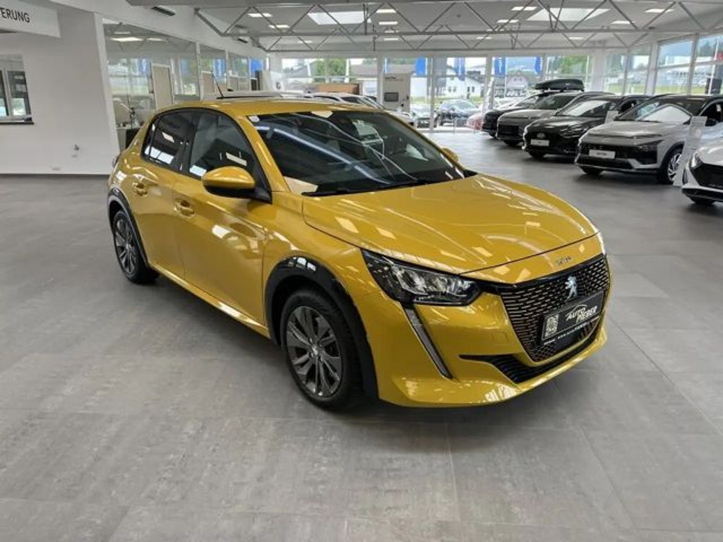 Peugeot e-208