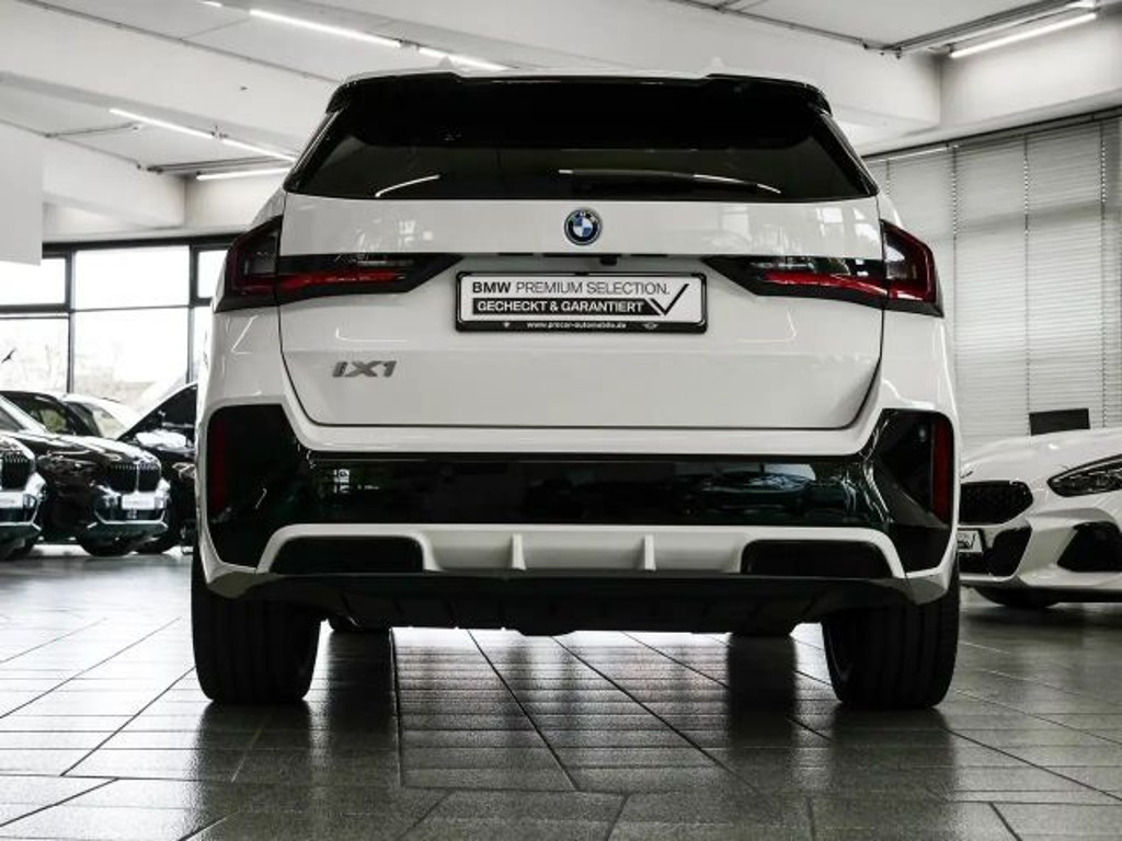 BMW iX1