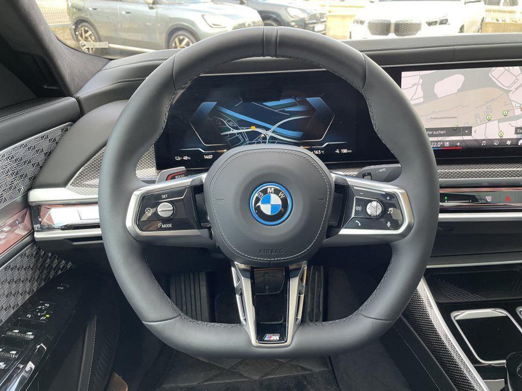 BMW i7