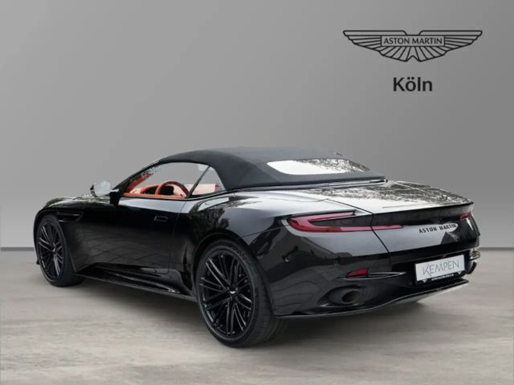 Aston Martin DB12